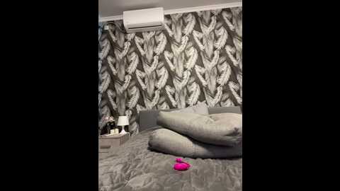 ylia2111_1 @ bongacams on 20241021
