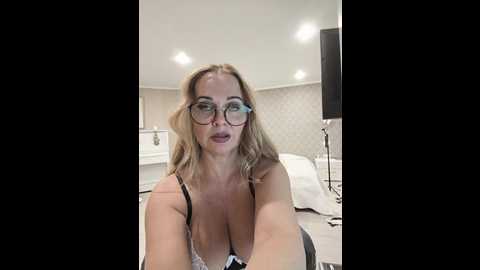 xxxsexymilfxxx @ bongacams on 20251013