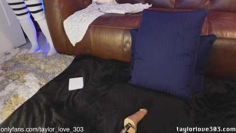 taylor_love_303 @ chaturbate on 20230922