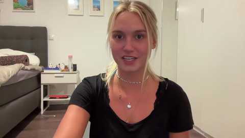 sarahsapling @ chaturbate on 20230928
