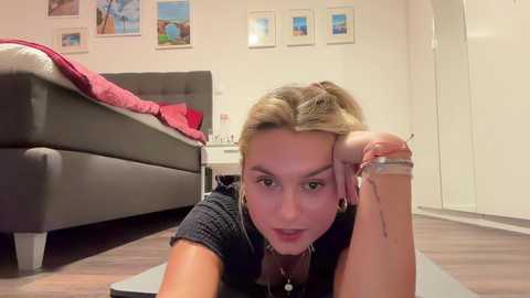 sarahsapling @ chaturbate on 20231004