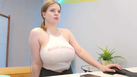 lovlybambi @ chaturbate on 20231008