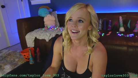 taylor_love_303 @ chaturbate on 20231011