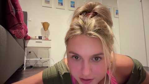 sarahsapling @ chaturbate on 20231013