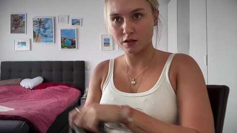 sarahsapling @ chaturbate on 20231014
