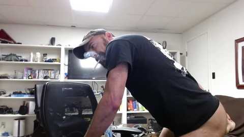 hardworkertn @ chaturbate on 20231021