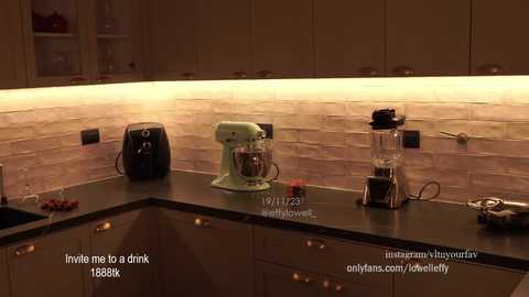 effylowell_ @ chaturbate on 20231120