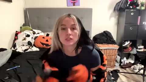 charlybarbie @ chaturbate on 20231213