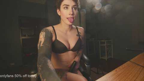 aynmarie @ chaturbate on 20231218
