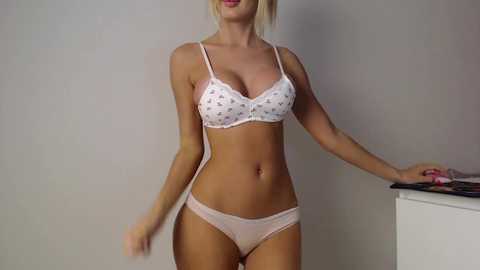 trixie_taylor @ chaturbate on 20240109