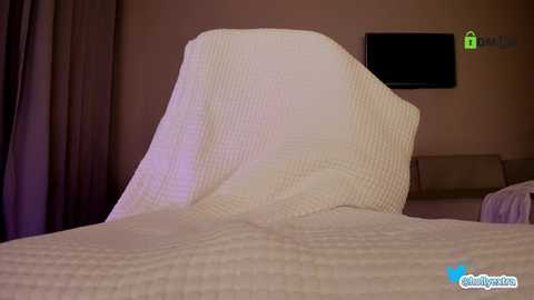 hollyextra @ chaturbate on 20240228