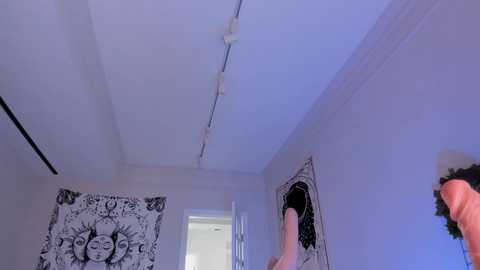 uhhottie @ chaturbate on 20240328