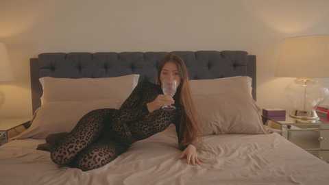 emma_lu1 @ chaturbate on 20241121