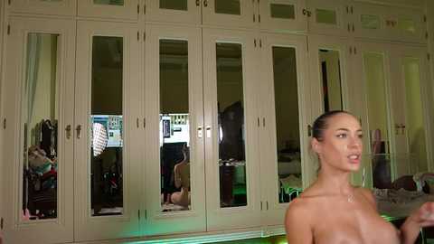 erikabee @ chaturbate on 20241201