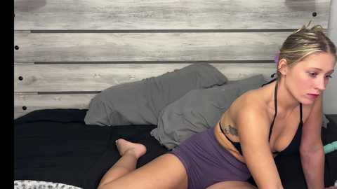 lillybabyxo @ chaturbate on 20241209
