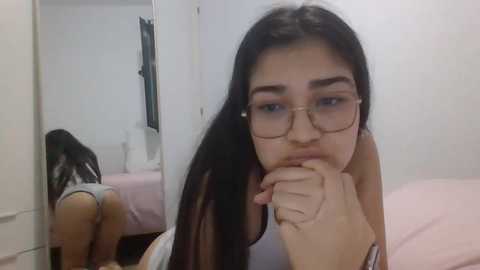 isasuarezzzz @ chaturbate on 20250528