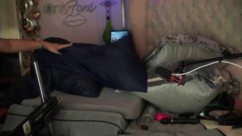 avalonnfoxx @ chaturbate on 20250617