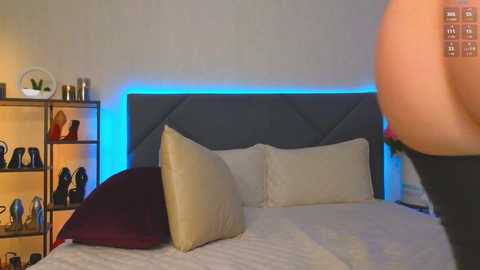 kira_sexxx @ chaturbate on 20250815