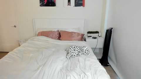 ariah_is_blonde