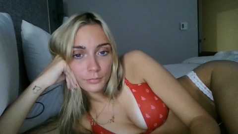 elliebellyy @ chaturbate on 20251001