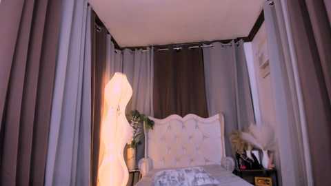 bellecollins @ chaturbate on 20251002