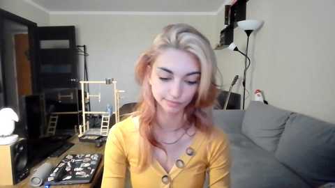 loisepadovano @ chaturbate on 20251002