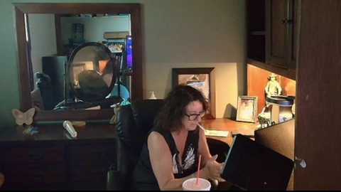 hidden_gold_milf @ chaturbate on 20251007