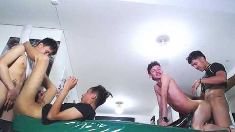 benz_boys @ chaturbate on 20251008