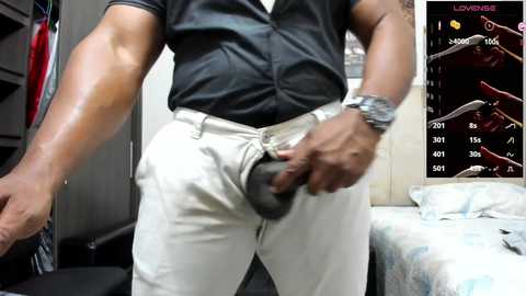 roccoblack02 @ chaturbate on 20251012