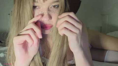 naive_love @ chaturbate on 20251016