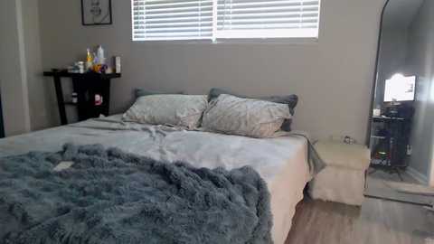 zoeemonroe @ chaturbate on 20251019