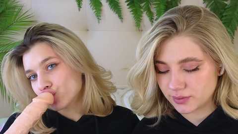 pinkadele @ chaturbate on 20251021