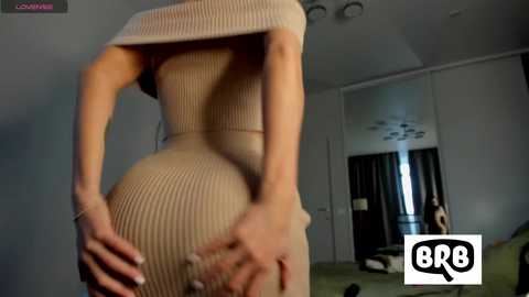 xxx_leila @ chaturbate on 20251023