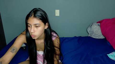 petitestrawberry18 @ chaturbate on 20251025