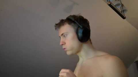 tomtimon11 @ chaturbate on 20251103