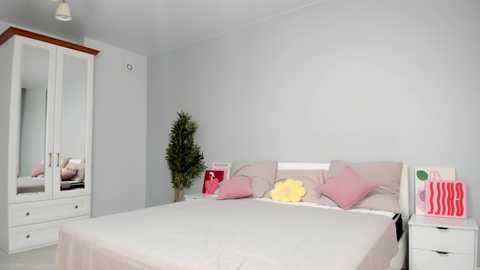 paradi_se @ chaturbate on 20251113