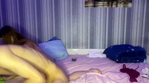 emiliacouple @ chaturbate on 20251117