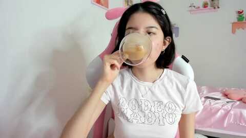 cherrycute666 @ myfreecams on 20230830