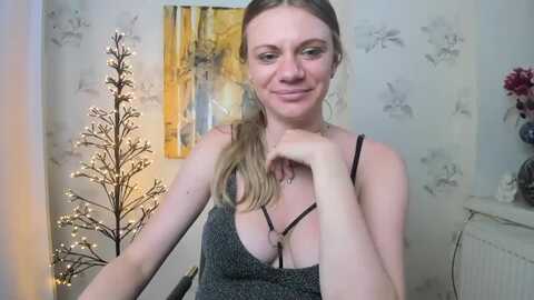 vikkybloom @ myfreecams on 20230831