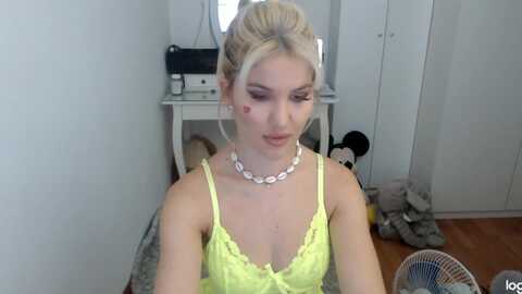 autumnjewel @ myfreecams on 20230906
