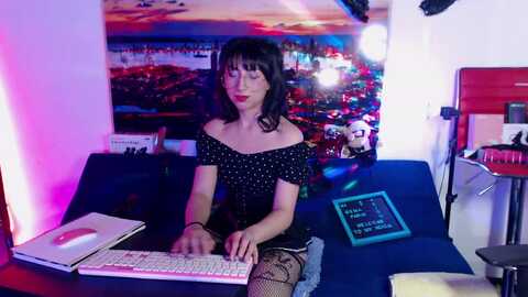 emaparis @ myfreecams on 20230906