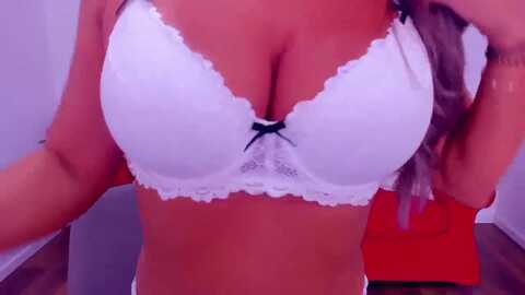 gloriamelek @ myfreecams on 20230911