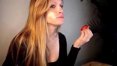 misschloe2 @ myfreecams on 20230913