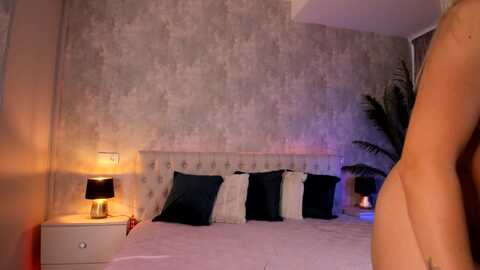 mq_raisa @ myfreecams on 20230913