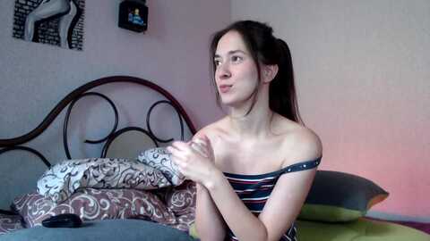 wow__kelly @ myfreecams on 20230917
