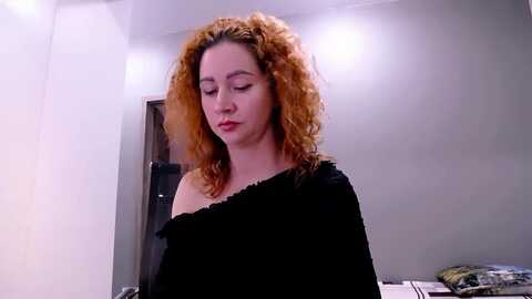 xeniamilf @ myfreecams on 20230917