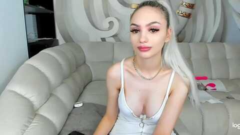haleysweet18 @ myfreecams on 20230920