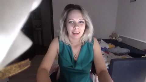 ladyyogi @ myfreecams on 20230922