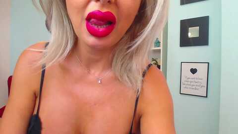 miss_kora @ myfreecams on 20230922