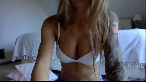 oliviepaige @ myfreecams on 20230926